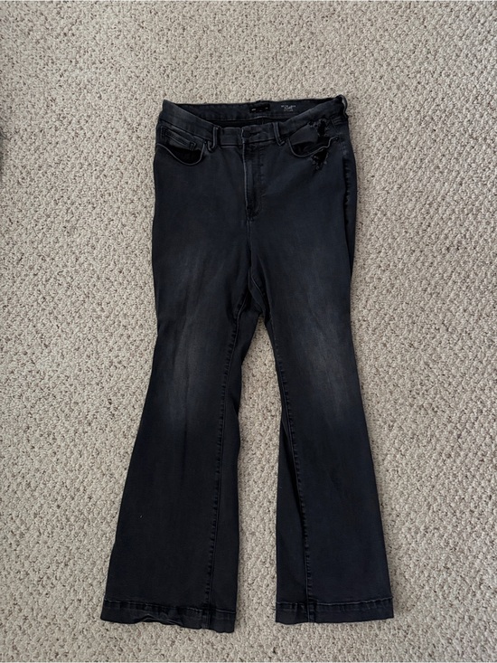 Good American Denim - Good American Jeans with Subtle Distress SIZE: 14-16 (fits everyone line)